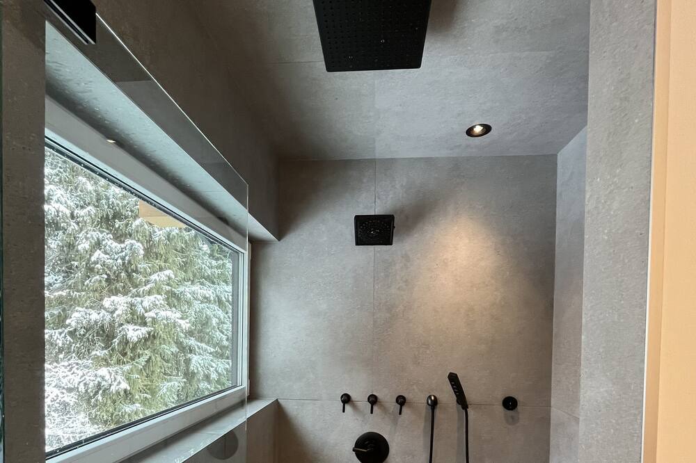 Photo of Bathroom in Whistler Cay Estates