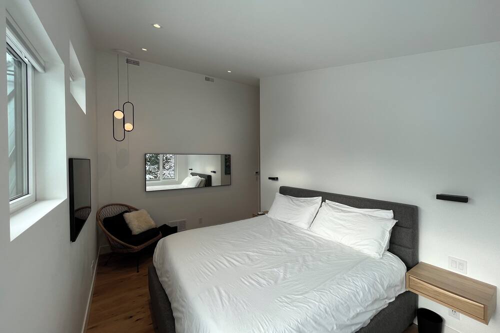 Photo of Bedroom in Whistler Cay Estates