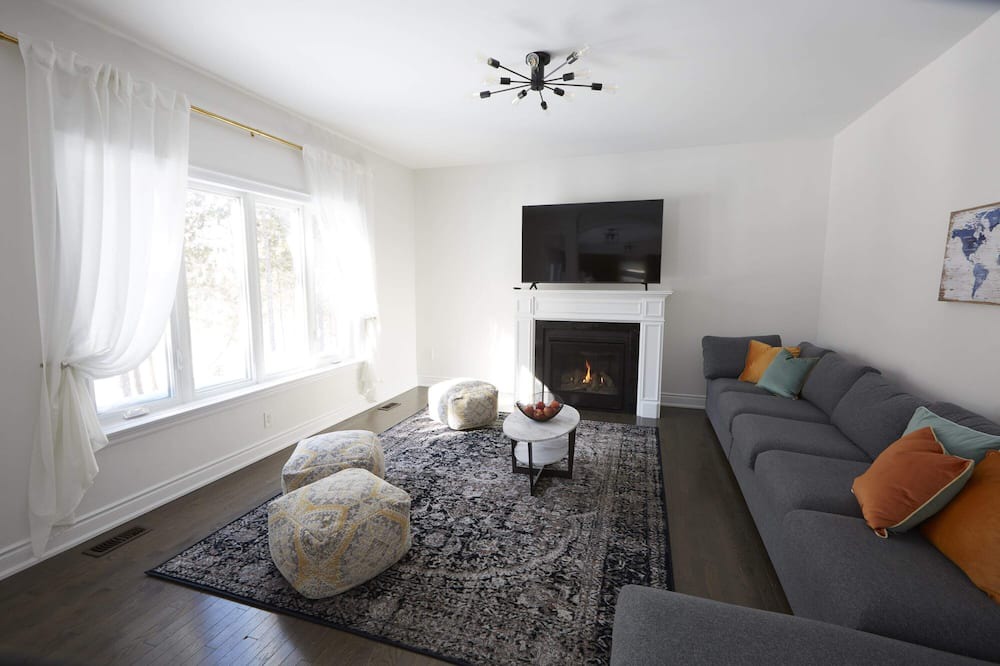 Photo of Livingroom in Oro-Medonte