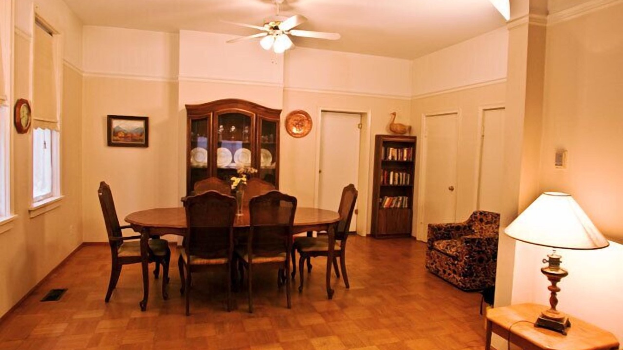 Photo of Livingroom in New Westminster