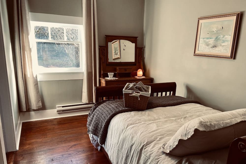 Photo of Bedroom in Courtenay