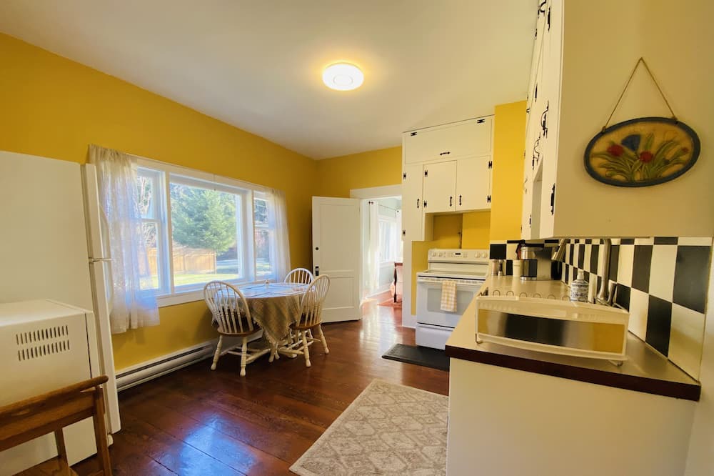 Photo of Kitchen in Courtenay