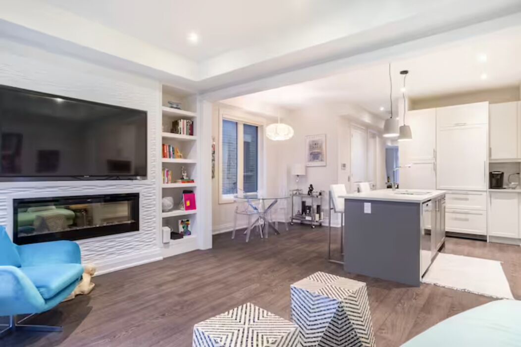 Photo of Livingroom in Thornhill