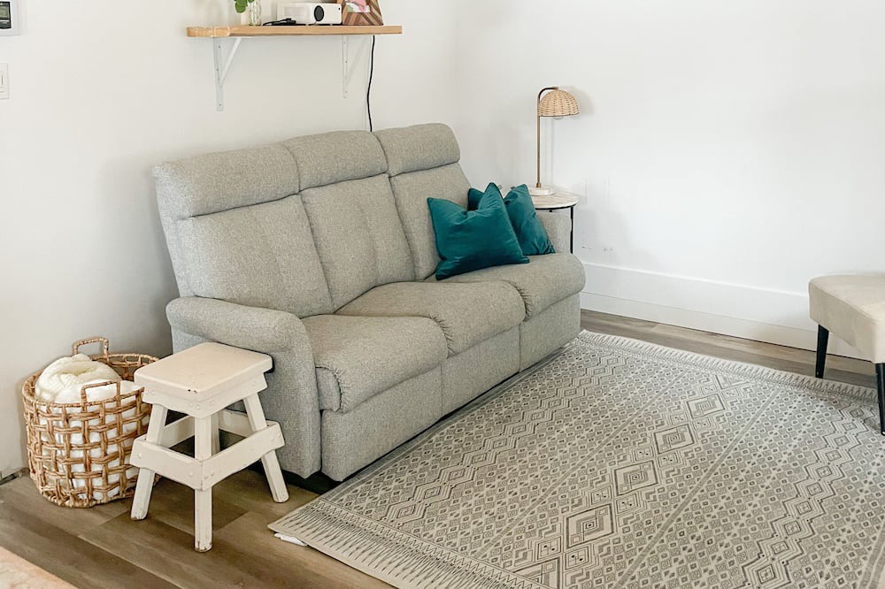 Photo of Livingroom in Saint-Aime-du-Lac-des-Iles