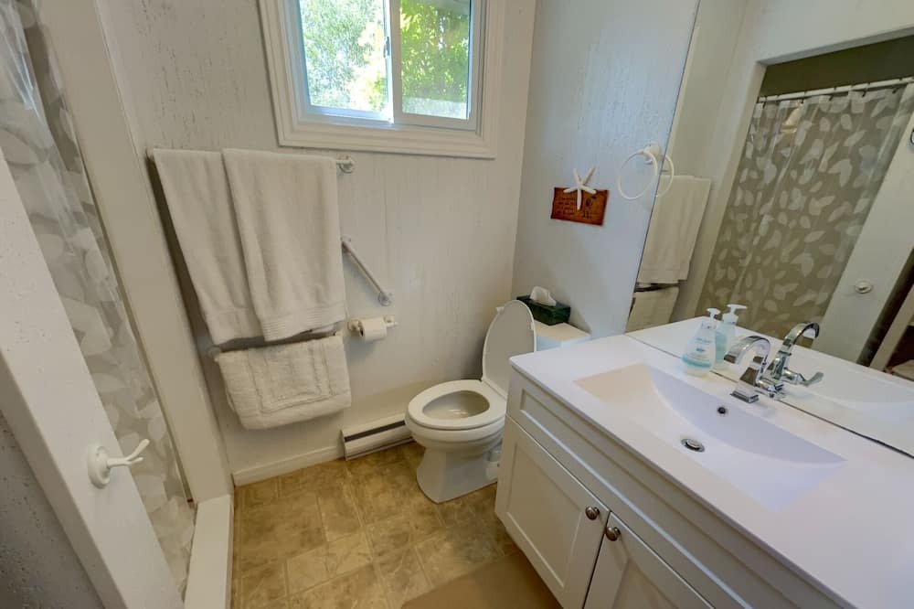 Photo of Bathroom in Rideau Lakes