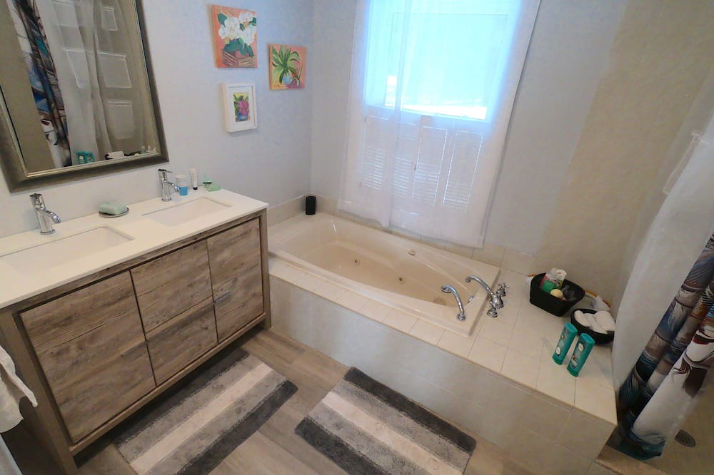 Photo of Bathroom in Rideau Lakes
