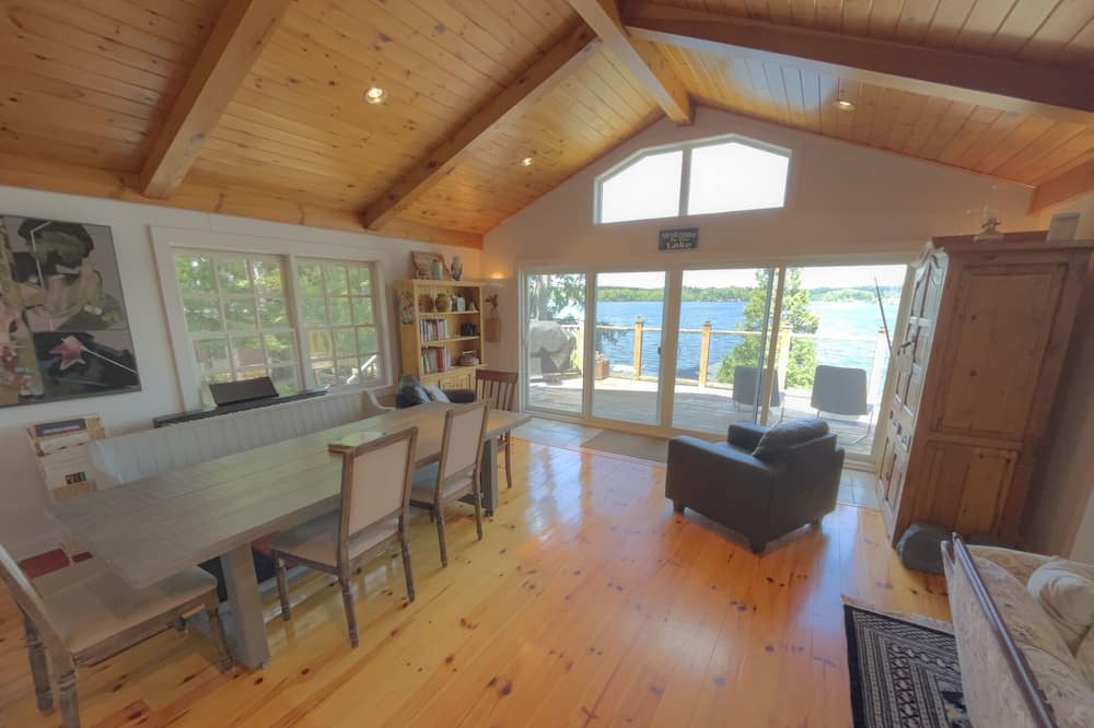 Photo of Livingroom in Rideau Lakes