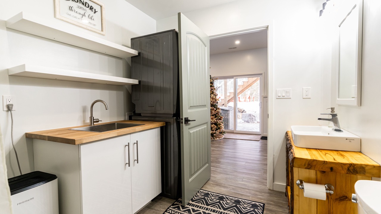 Photo of Kitchen in Marmora and Lake