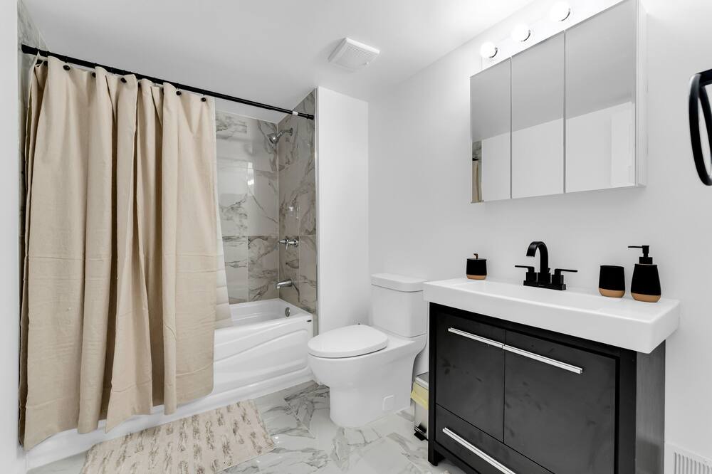 Photo of Bathroom in Downtown Gatineau