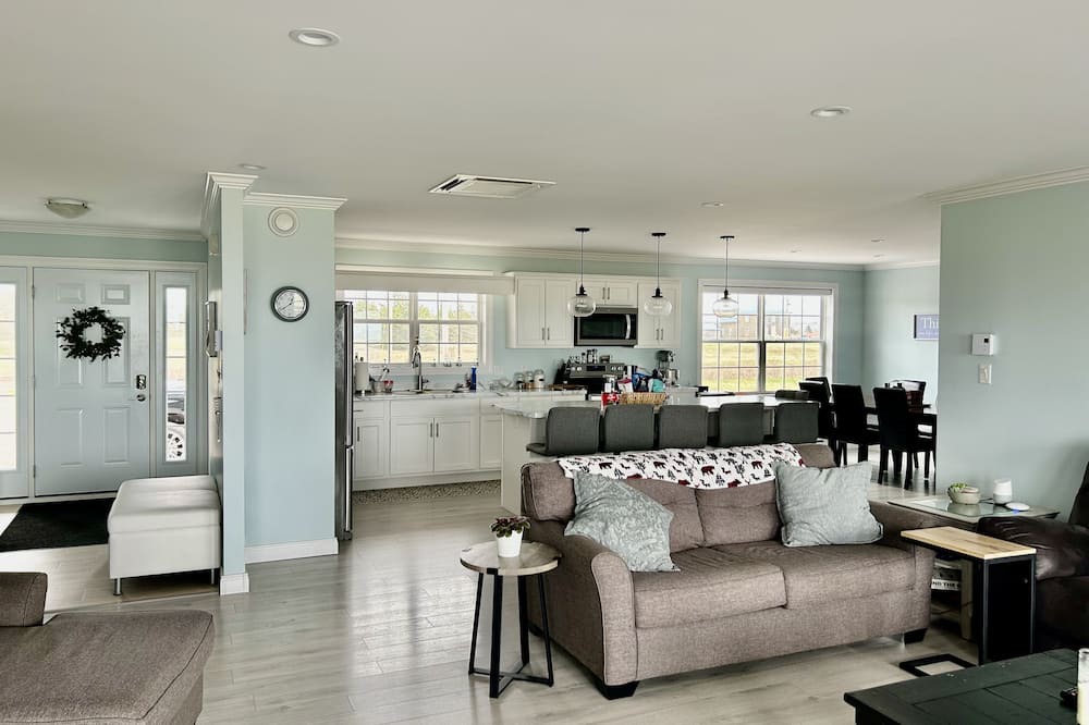 Photo of Livingroom in Economy