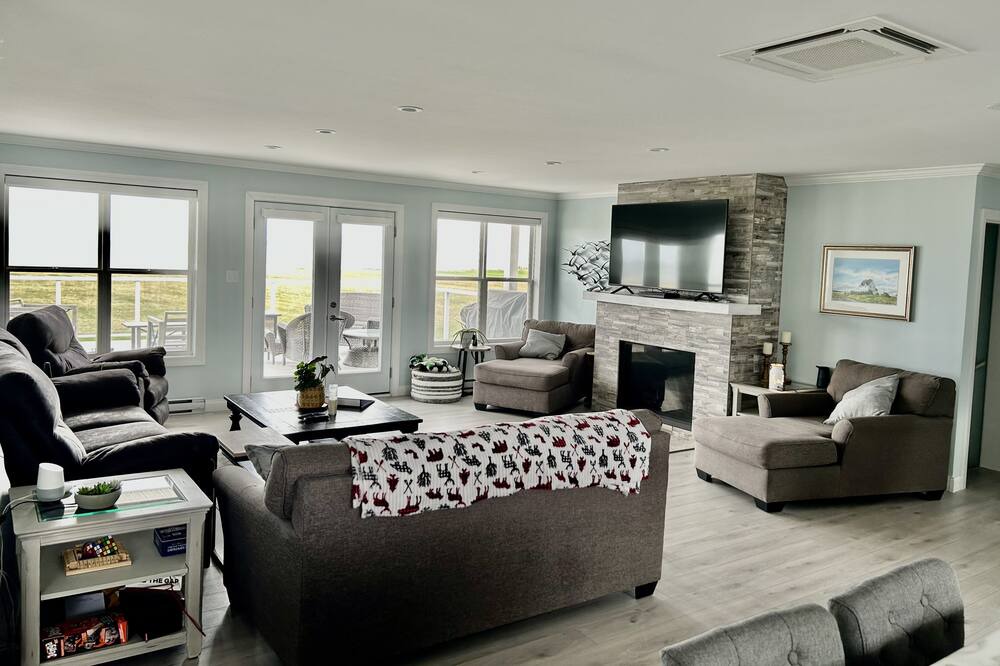 Photo of Livingroom in Economy