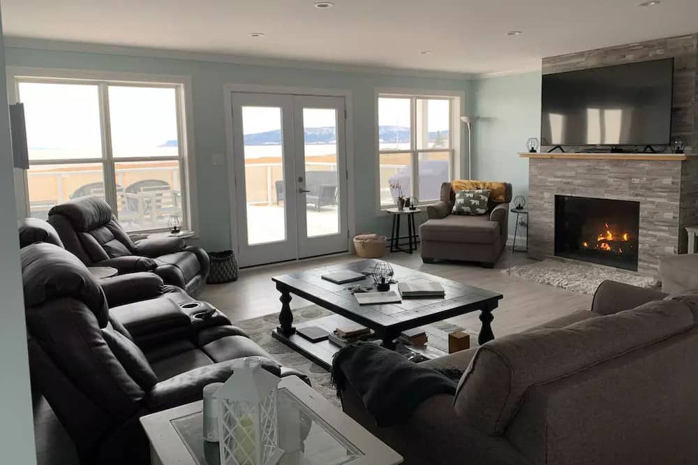 Photo of Livingroom in Economy