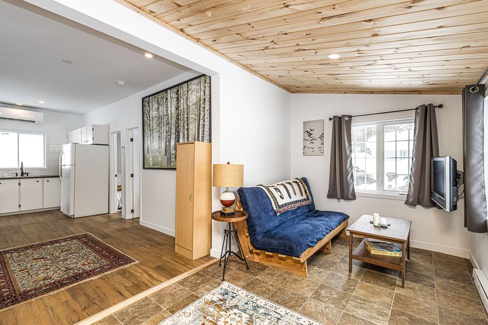 Photo of Livingroom in Val-des-Monts