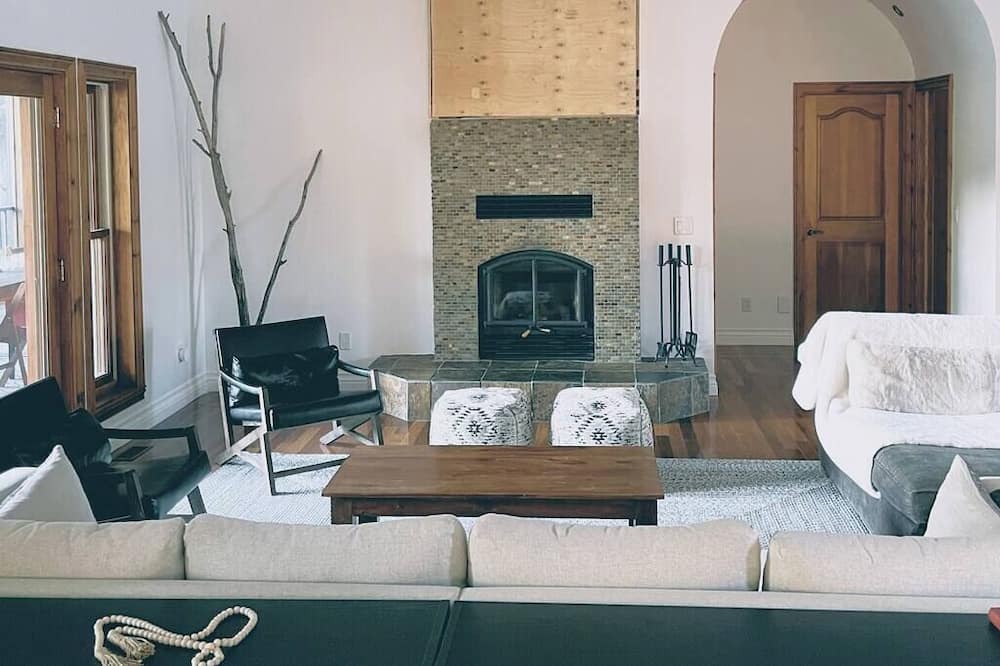 Photo of Livingroom in Sainte-Ann-des-Lacs