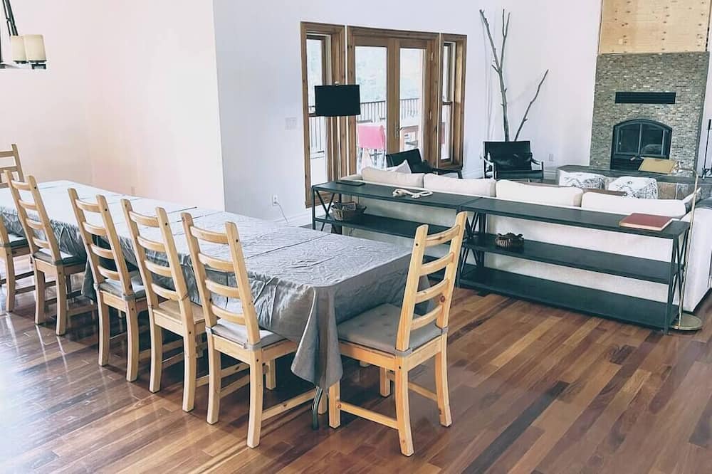 Photo of Bedroom in Sainte-Ann-des-Lacs