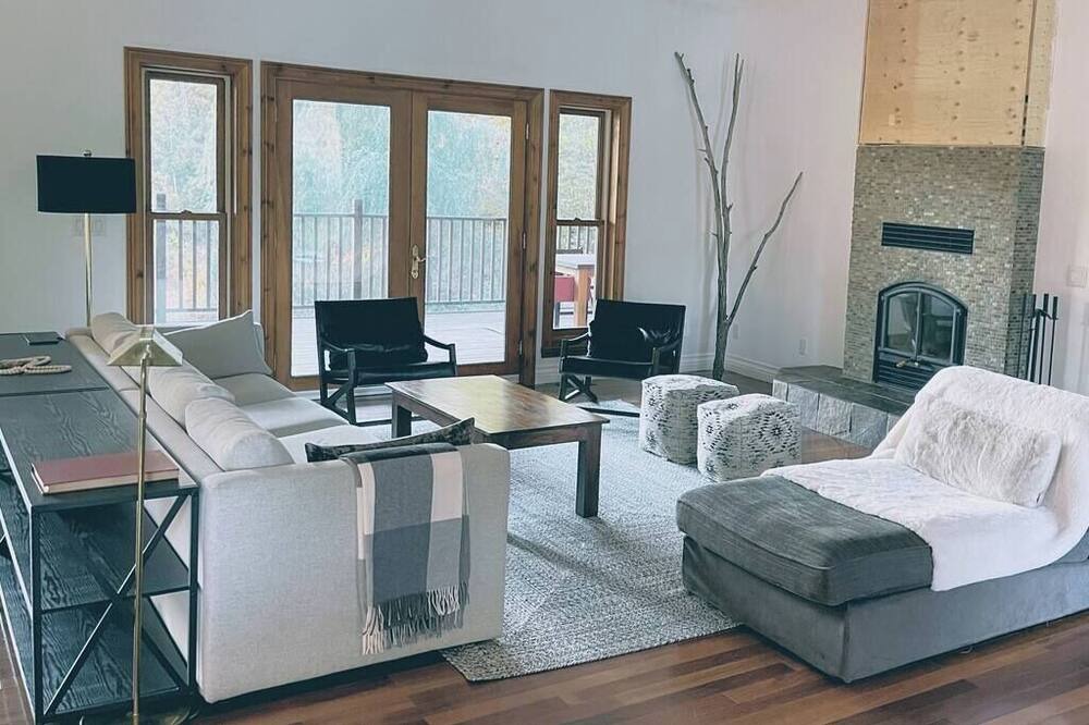 Photo of Livingroom in Sainte-Ann-des-Lacs