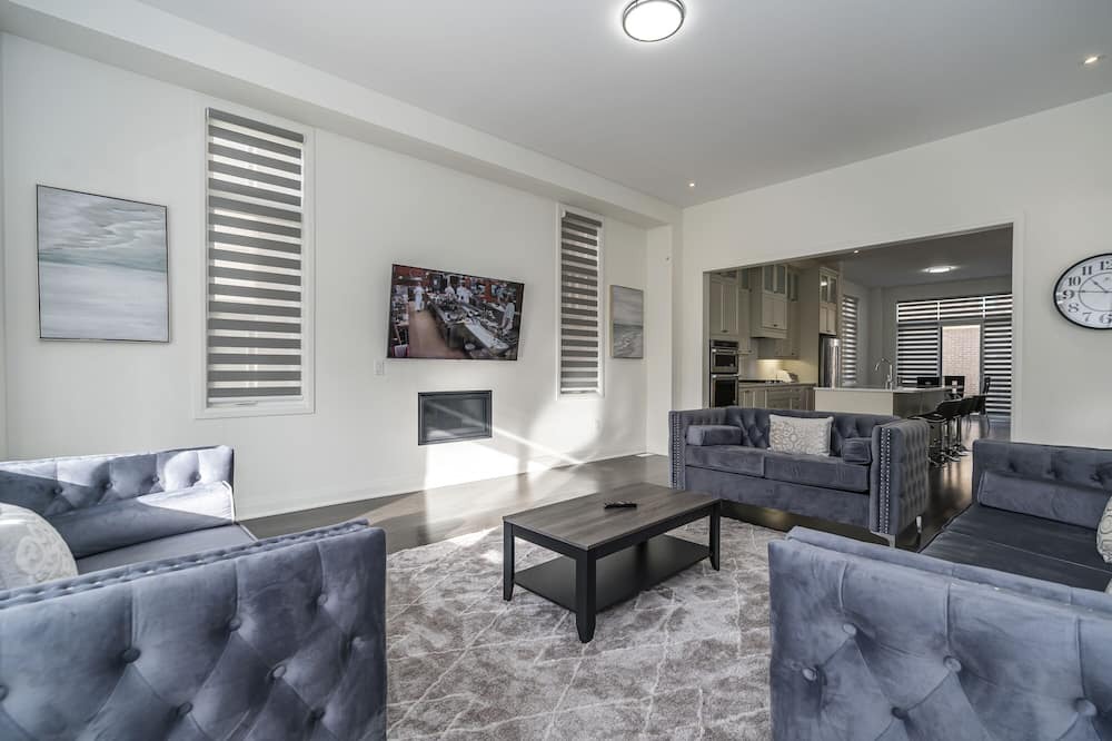 Photo of Livingroom in Bowmanville
