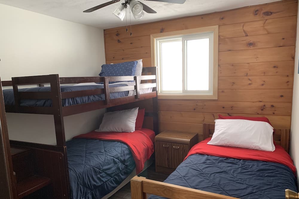 Photo of Bedroom in Ahmic Harbour