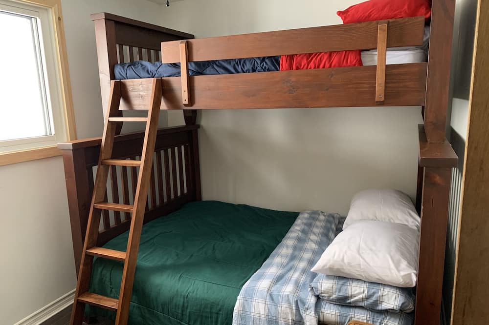 Photo of Bedroom in Ahmic Harbour