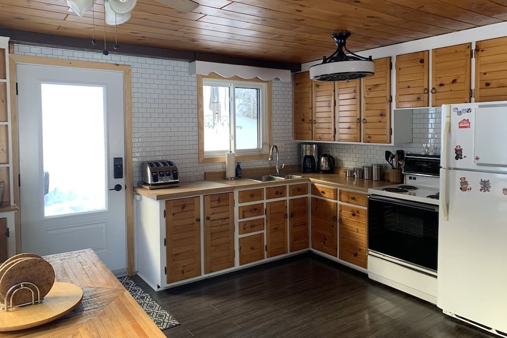 Photo of Kitchen in Ahmic Harbour
