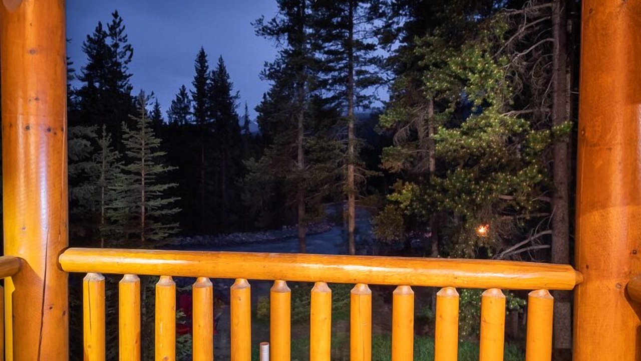 Photo of Patio Balcony in Lake Louise