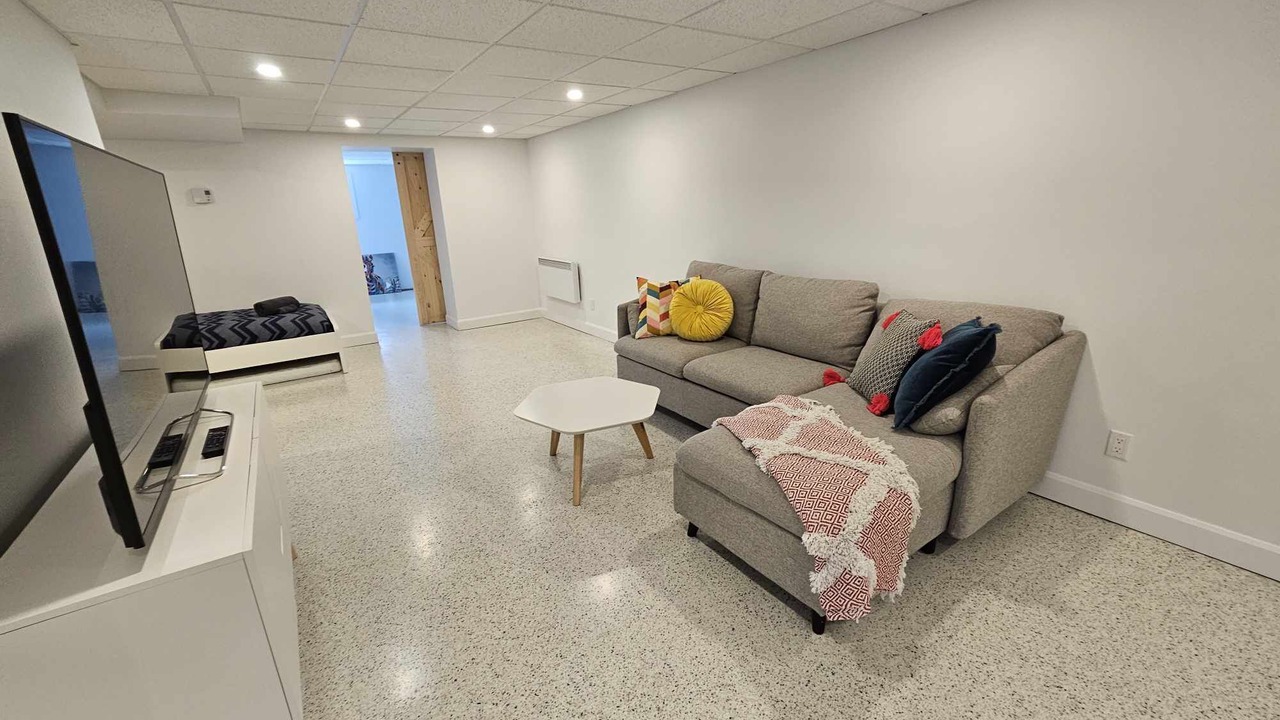 Photo of Livingroom in Chertsey