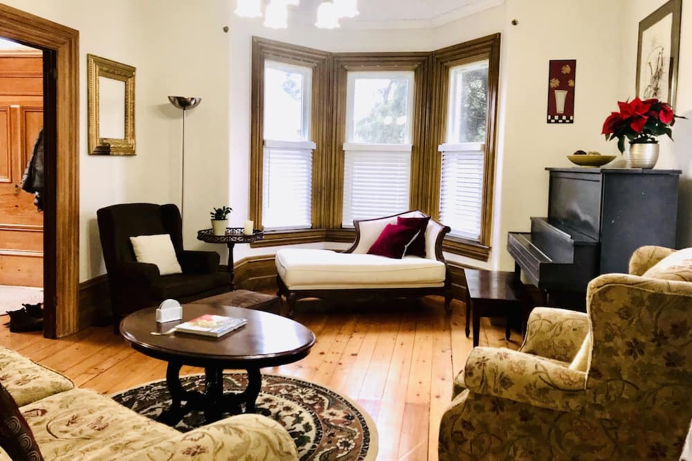 Photo of Livingroom in Rideau Lakes