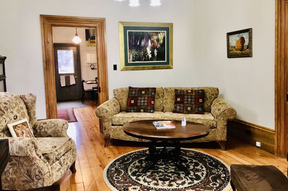 Photo of Livingroom in Rideau Lakes