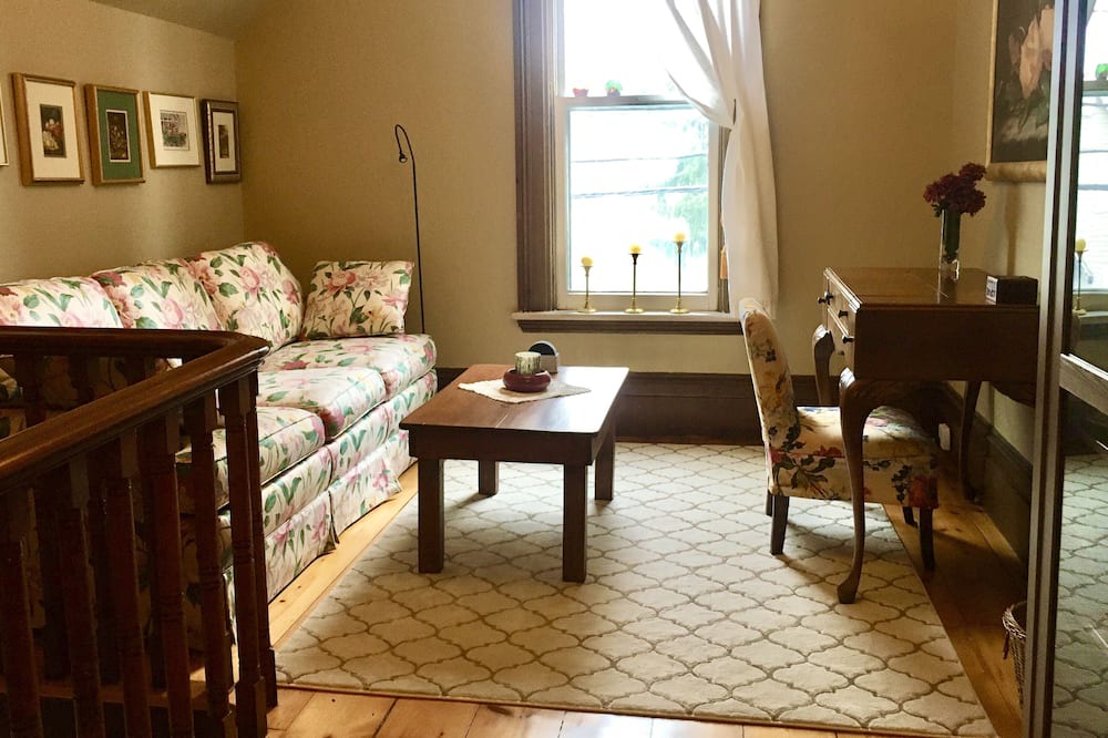 Photo of Livingroom in Rideau Lakes
