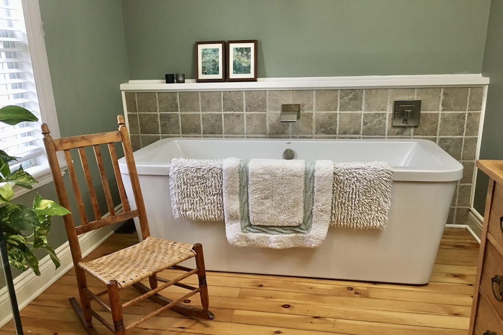 Photo of Bathroom in Rideau Lakes