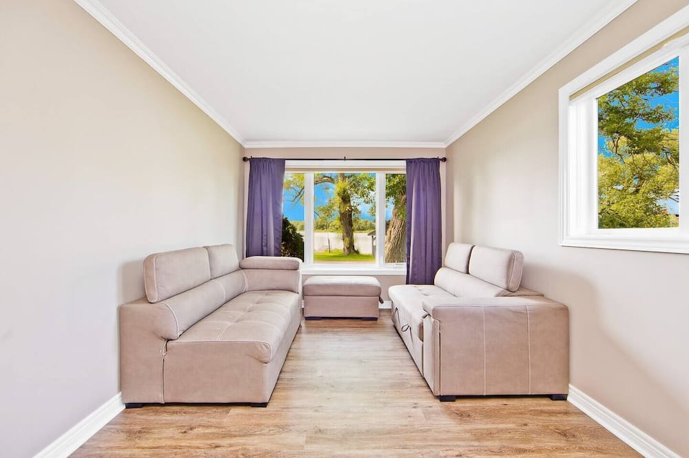 Photo of Livingroom in Quinte West