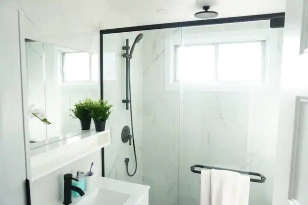 Photo of Bathroom in Cote-Saint-Luc