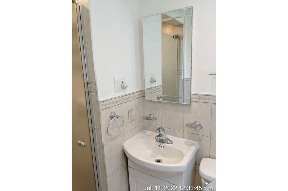 Photo of Bathroom in Cote-Saint-Luc