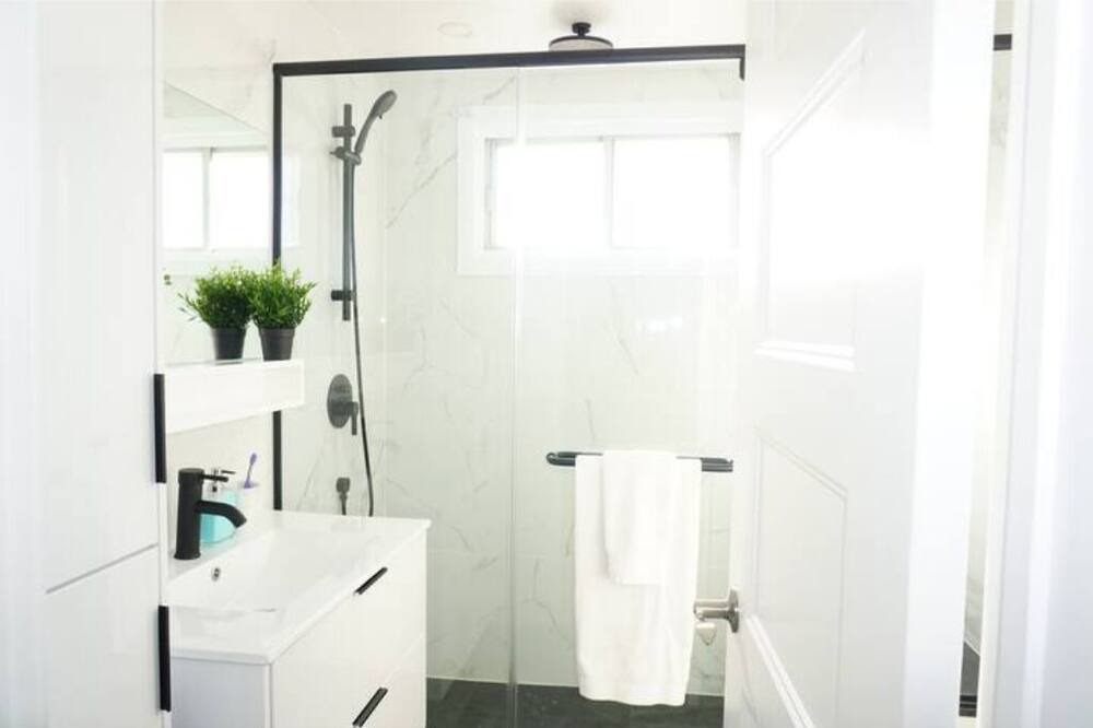 Photo of Bathroom in Cote-Saint-Luc
