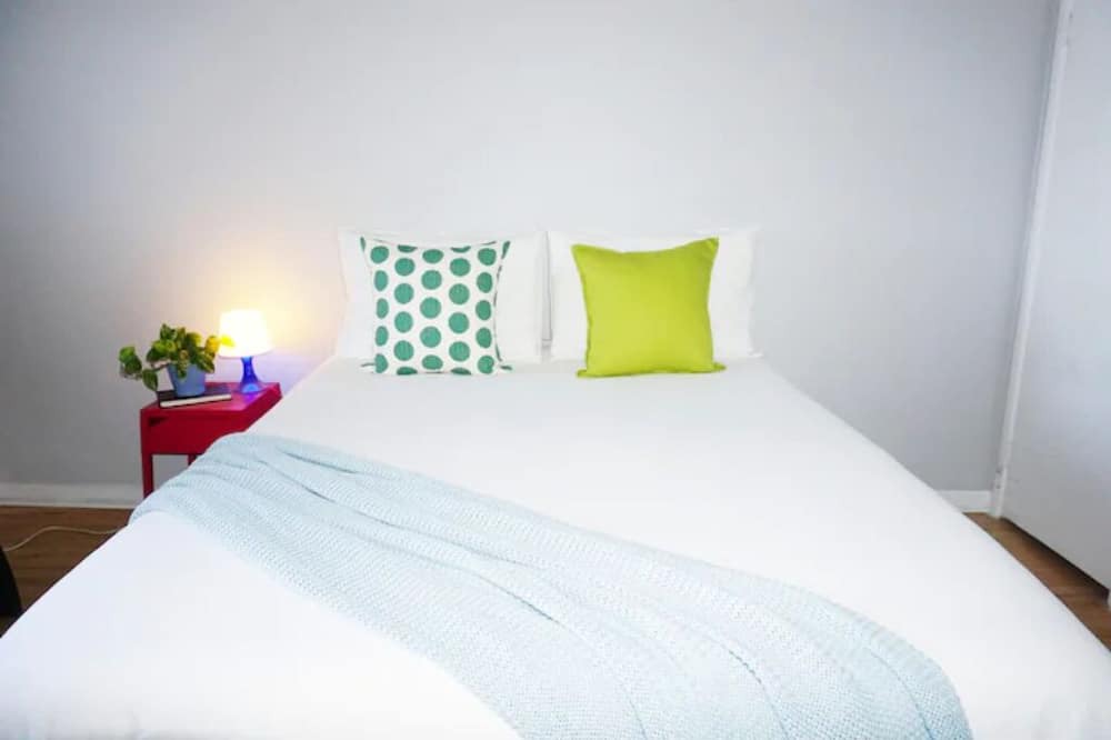 Photo of Bedroom in Cote-Saint-Luc