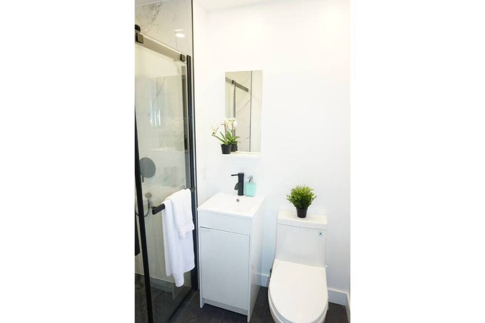 Photo of Bathroom in Cote-Saint-Luc
