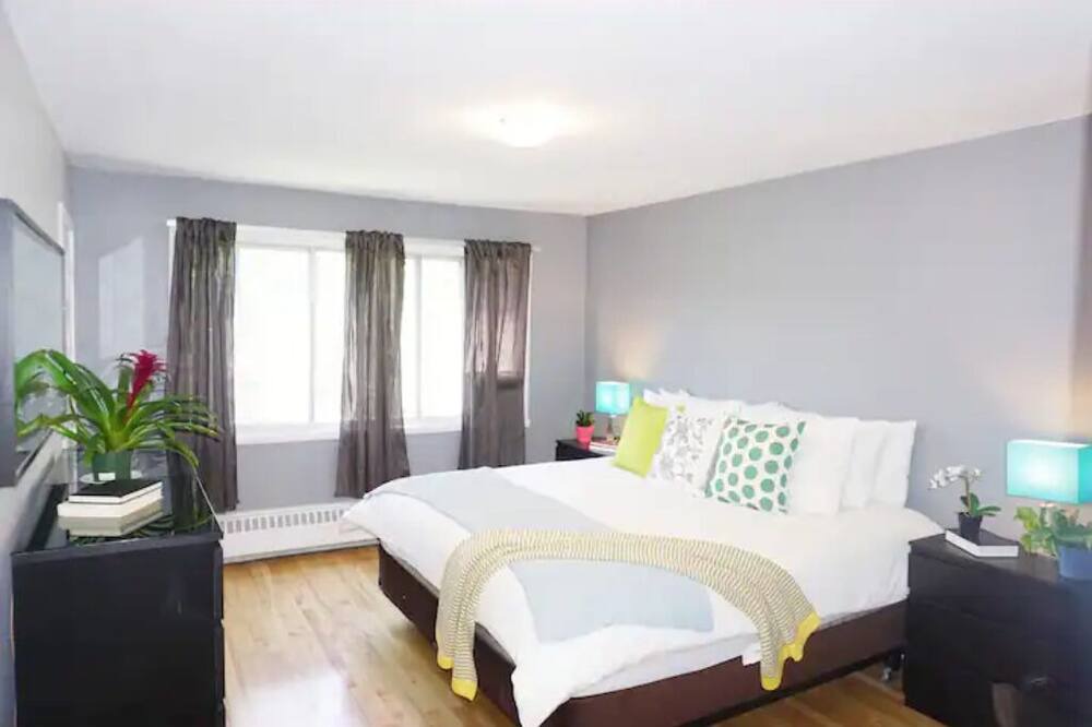 Photo of Bedroom in Cote-Saint-Luc