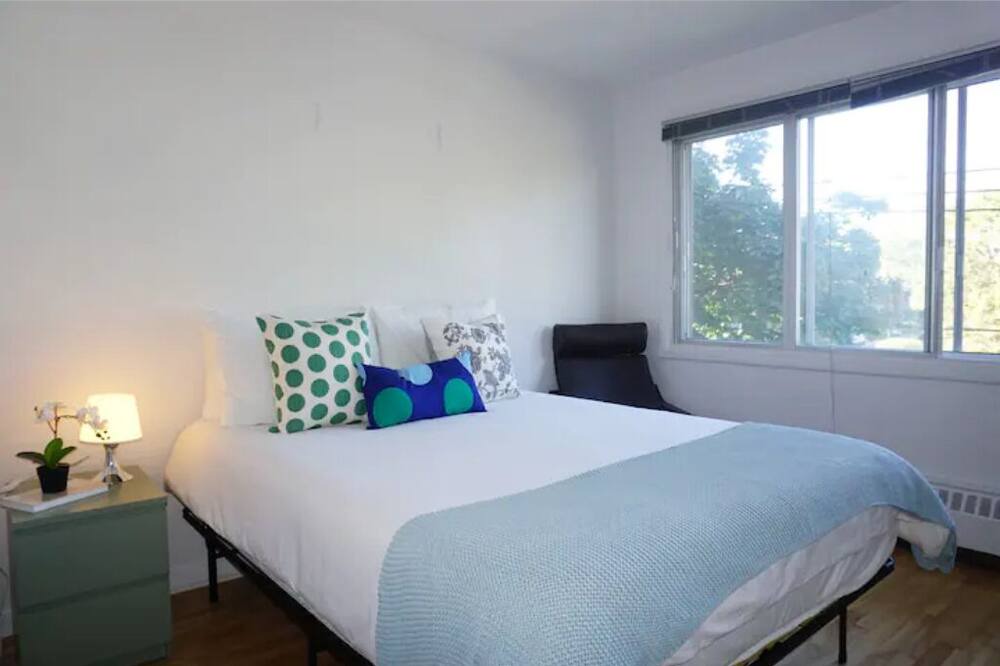 Photo of Bedroom in Cote-Saint-Luc