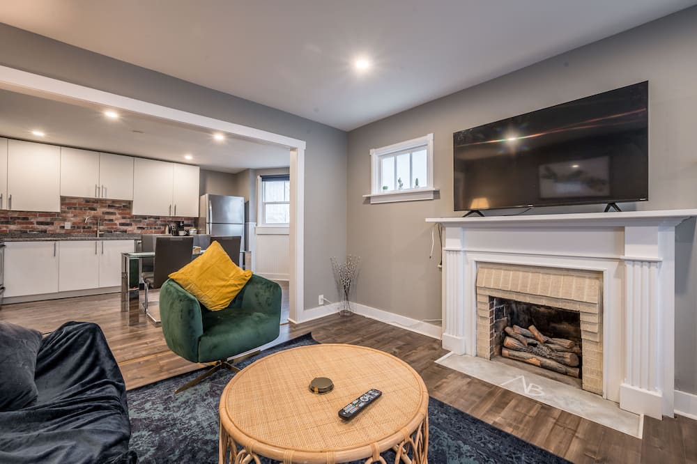 Photo of Livingroom in Bedford