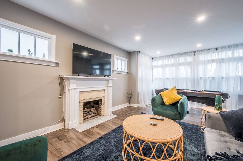 Photo of Livingroom in Bedford