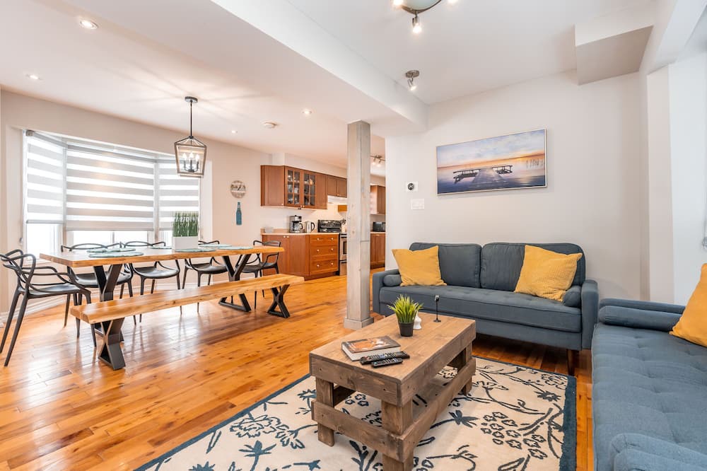 Photo of Livingroom in Alcona