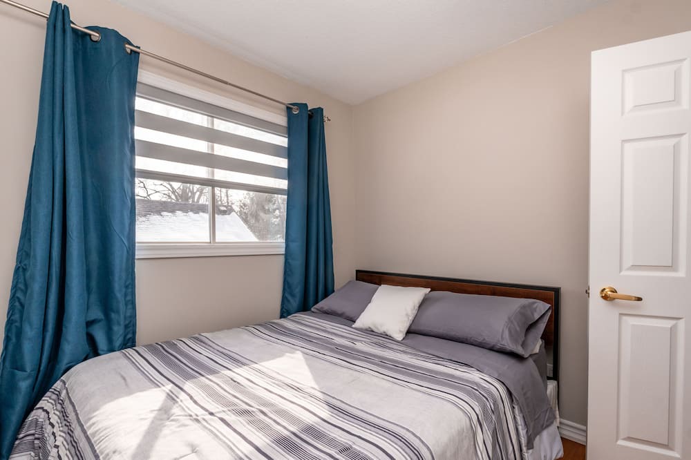Photo of Bedroom in Alcona