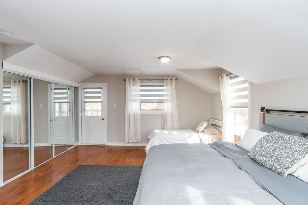Photo of Bedroom in Alcona
