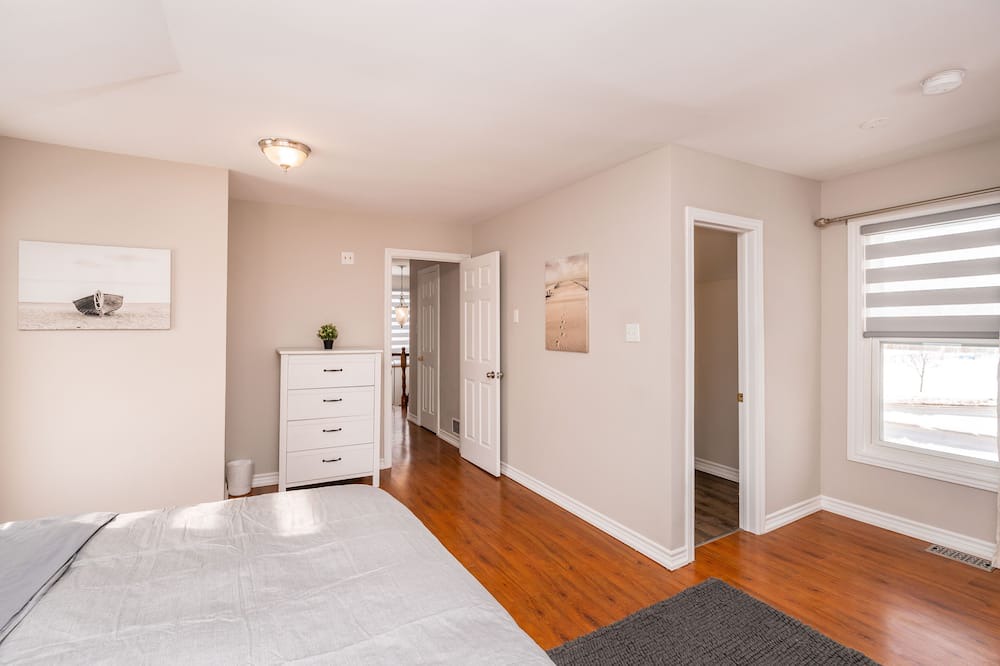 Photo of Bedroom in Alcona