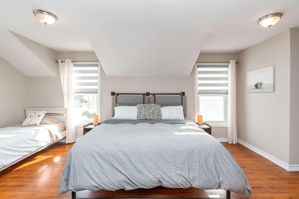 Photo of Bedroom in Alcona