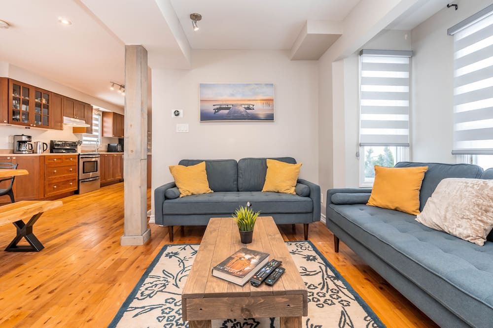 Photo of Livingroom in Alcona