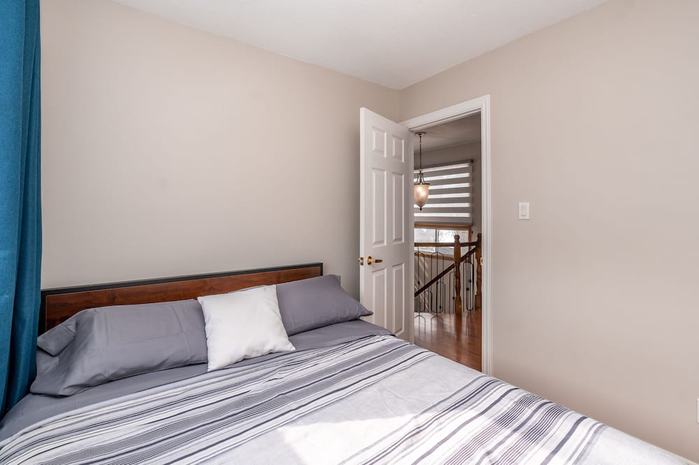 Photo of Bedroom in Alcona