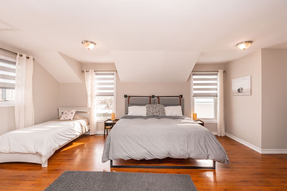 Photo of Bedroom in Alcona