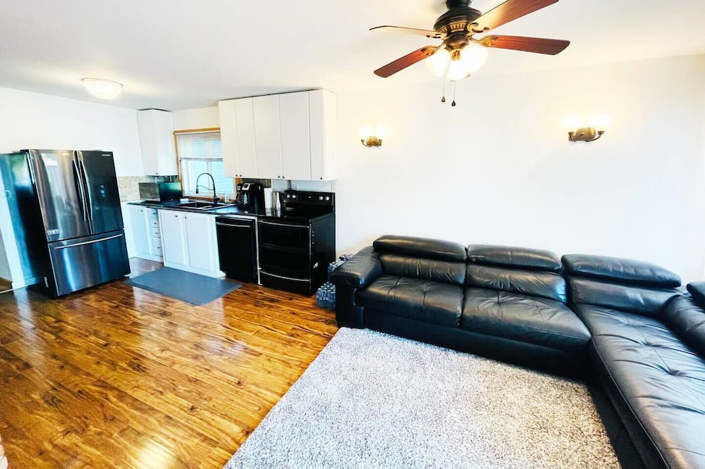 Photo of Livingroom in Colborne