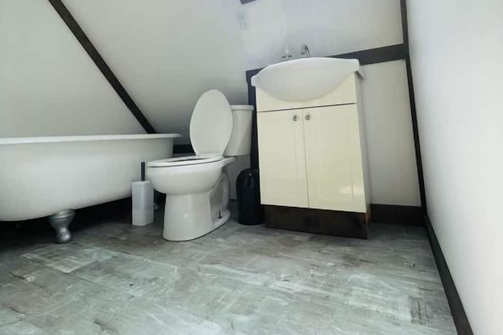 Photo of Bathroom in Colborne